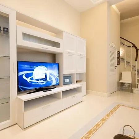 Luxury Fiammetta Near Beach Villa *